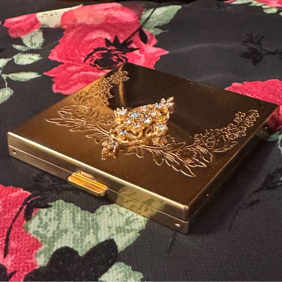 Vintage Voluptè Mirror Compact - Picture 6 of 13